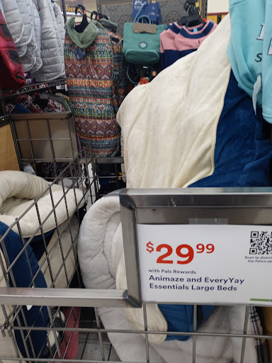 Pet Supply Store «Petco Animal Supplies», reviews and photos, 364 Randall Rd, South Elgin, IL 60177, USA