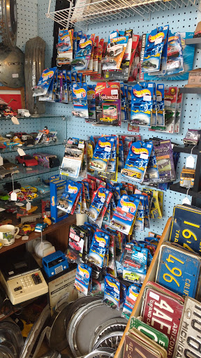 Shopping Mall «Town Peddler Craft and Antique Mall», reviews and photos, 35323 Plymouth Rd, Livonia, MI 48150, USA