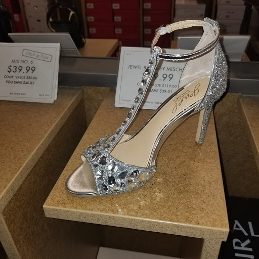 Shoe Store «DSW Designer Shoe Warehouse», reviews and photos, 44590 Ford Rd, Canton, MI 48187, USA
