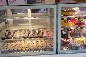 7th Heaven Cake Shop image