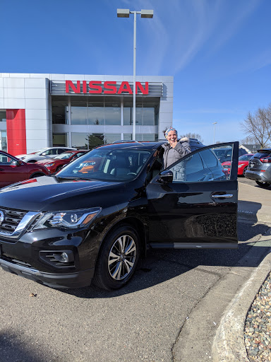 Nissan Dealer «Walser Nissan Coon Rapids», reviews and photos