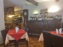 Atmosphère du Restaurant Les Acacias - Ferrier Jean Jacques à Puget-Théniers - n°18