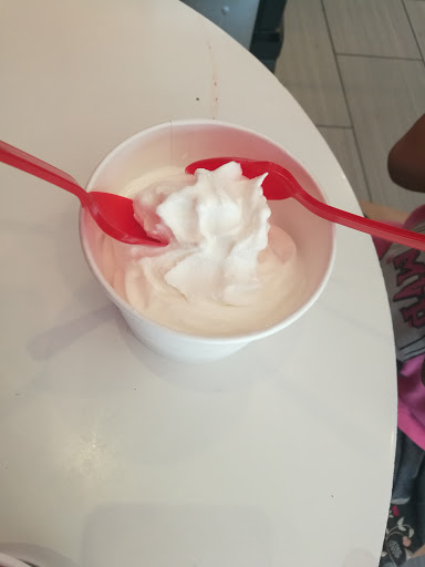 Frozen Yogurt Shop «Red Mango», reviews and photos, 61-47 188th St, Fresh Meadows, NY 11365, USA