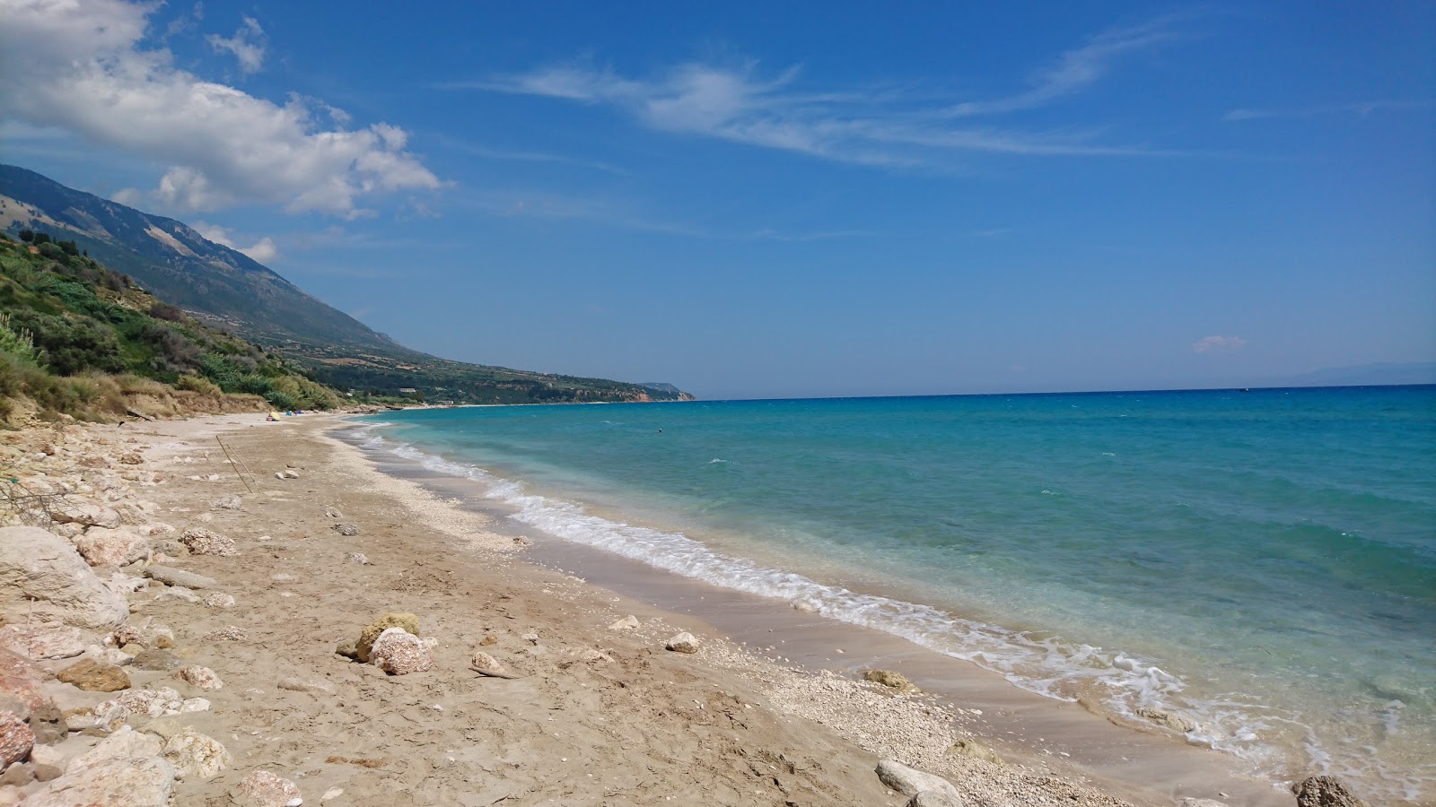Photo de Kanali beach avec plage spacieuse