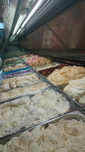 Ice Cream Shop «Cold Stone Creamery», reviews and photos, 1600 Warren St #4, Mankato, MN 56001, USA