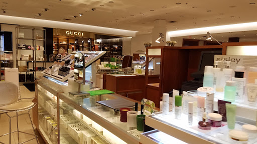 Department Store «Saks Fifth Avenue», reviews and photos, 26100 Cedar Rd, Beachwood, OH 44122, USA