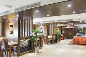 OYO 137 Clifton International Hotel image