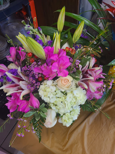 Florist «BAKERS BLACK TIE FLORIST», reviews and photos, 3779 Campbellton Rd SW, Atlanta, GA 30331, USA