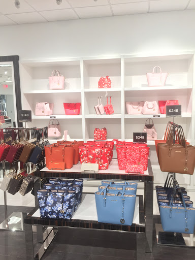 Fashion Accessories Store «Michael Kors», reviews and photos, 80 Premium Outlets Blvd Suite 323, Merrimack, NH 03054, USA