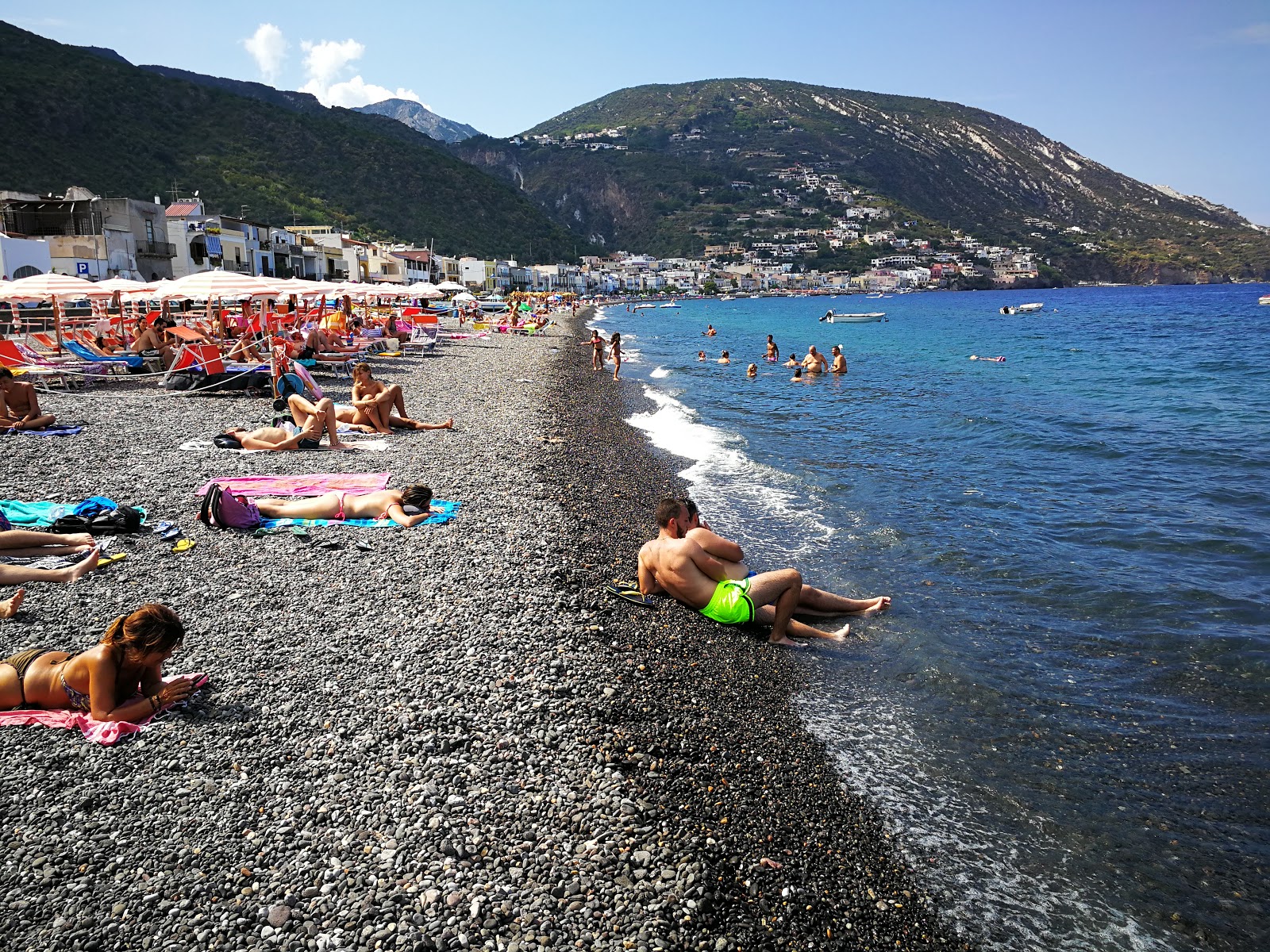 Foto de Canneto beach - lugar popular entre los conocedores del relax