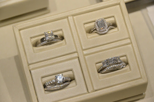 Jewelry Store «Williams Diamond Center», reviews and photos, 2823 London Rd # 4, Eau Claire, WI 54701, USA