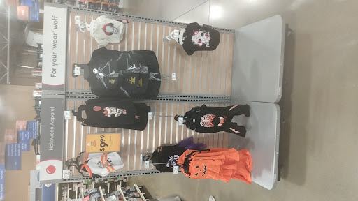 Pet Supply Store «PetSmart», reviews and photos, 11501 Metcalf Ave, Overland Park, KS 66210, USA