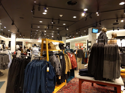 Clothing Store «H&M», reviews and photos, 397 E Sailer Dr, San Mateo, CA 94403, USA