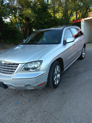 Used Car Dealer «No Credit Check Auto Sales», reviews and photos, 7820 Wornall Rd, Kansas City, MO 64114, USA