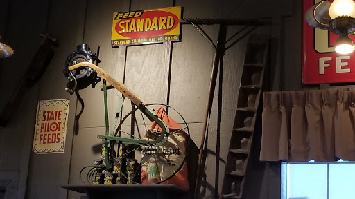 American Restaurant «Cracker Barrel Old Country Store», reviews and photos, 1131 Fashion Ridge Rd, Dry Ridge, KY 41035, USA