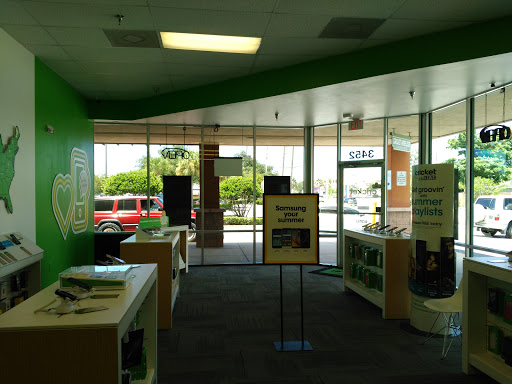 Cell Phone Store «Cricket Wireless Authorized Retailer», reviews and photos, 3452 US-19, Holiday, FL 34691, USA