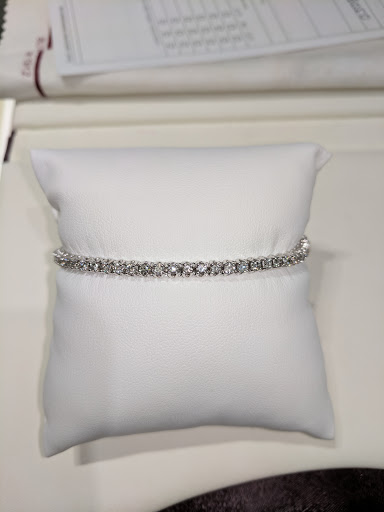 Jewelry Store «Helzberg Diamonds», reviews and photos, 1598 Willowbrook Dr, Houston, TX 77070, USA