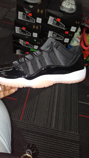 Shopping Mall «Freedom Village Shopping Center», reviews and photos, 1039 Alleghany St, Charlotte, NC 28208, USA