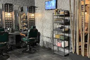 Uncle D‘s Haircutter -Barber- Stylist- Beauty image