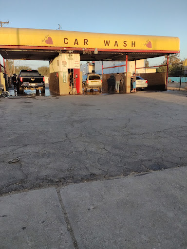 Rosa Elia’s Carwash en Lamont
