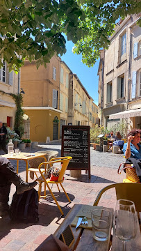 Atmosphère du Restaurant servant le petit-déjeuner Café de la Roquette à Arles - n°2