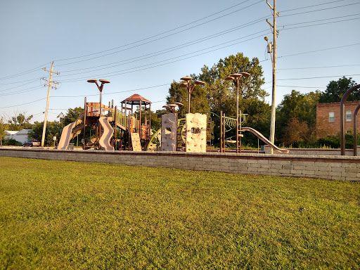 Park «Bicentennial Riverfront Park», reviews and photos, 301 E Hydraulic St, Yorkville, IL 60560, USA
