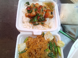 หมูหนุ่ม กะเพรารสเด็ด