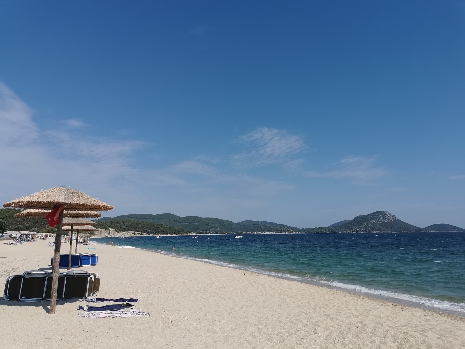 Foto de Tristinika beach com alto nível de limpeza