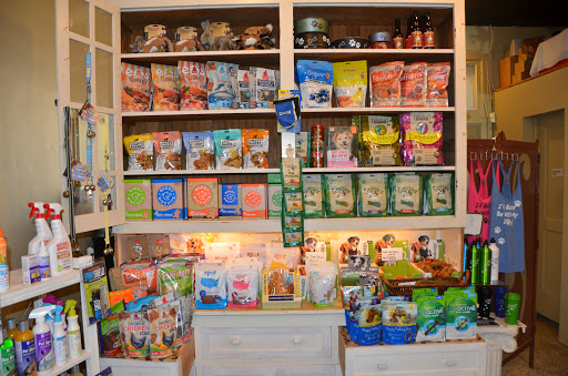 Pet Supply Store «City Dogs Grocery», reviews and photos, 884 Massachusetts Ave, Indianapolis, IN 46204, USA