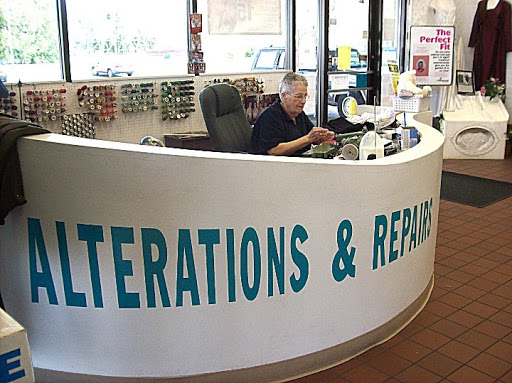 Dry Cleaner «Don’s Claytons DCI Fine DryCleaning», reviews and photos, 518 N Barker Ave, Evansville, IN 47712, USA