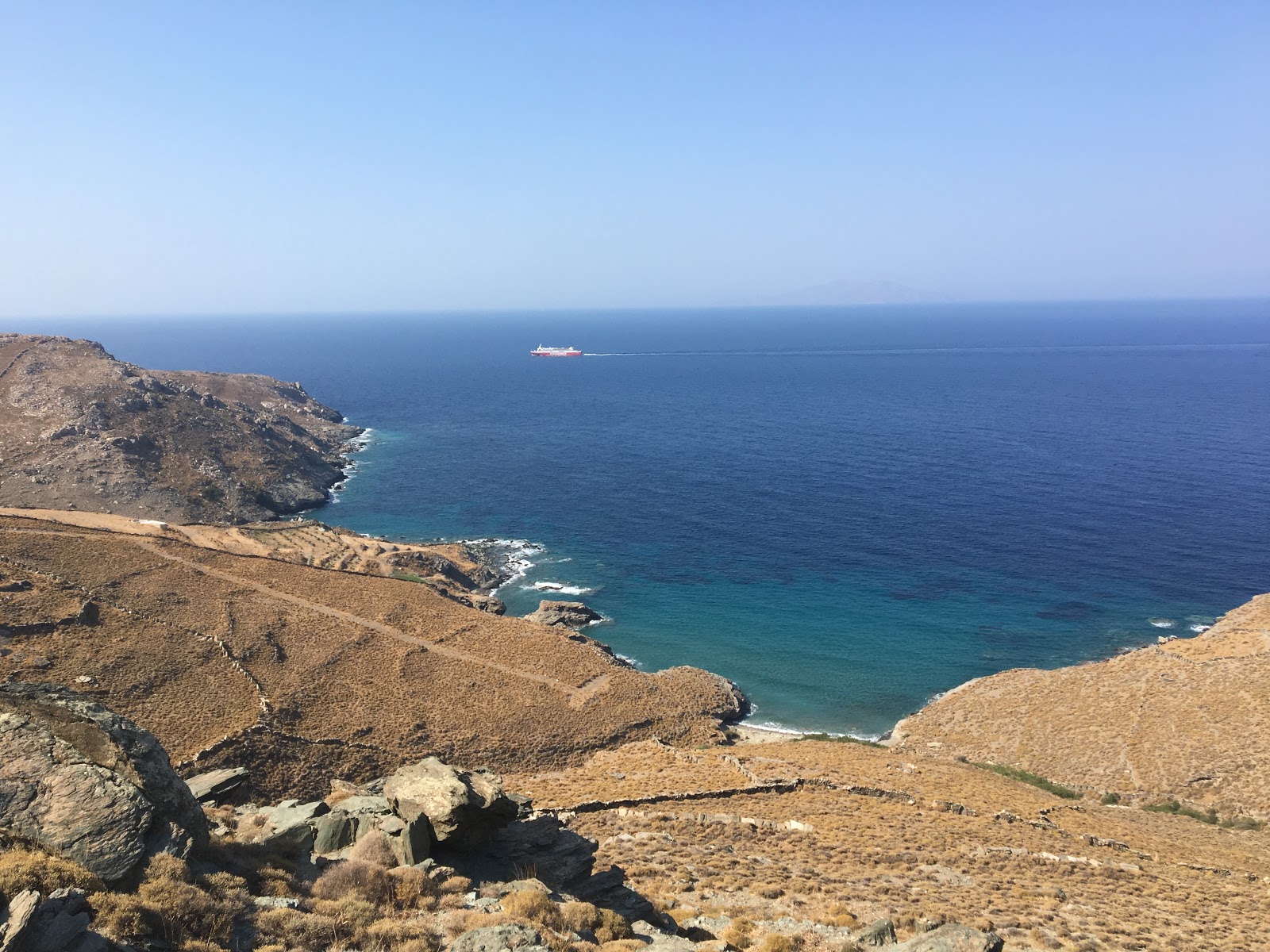 Photo of Yalia Beach with bright sand & rocks surface