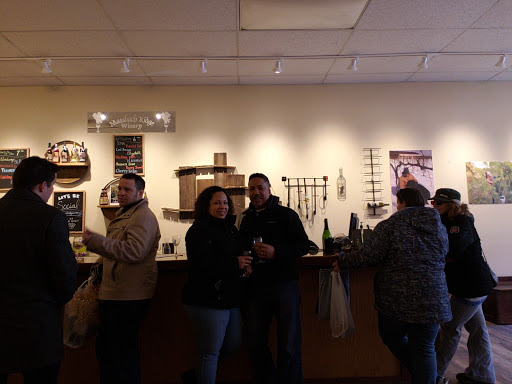 Wine Store «Massbach Ridge Winery Tasting Room Galena», reviews and photos, 117 N Main St, Galena, IL 61036, USA