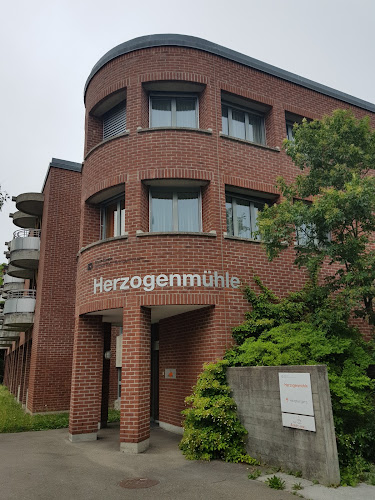 Kommentare und Rezensionen über Gesundheitszentrum für das Alter Herzogenmühle