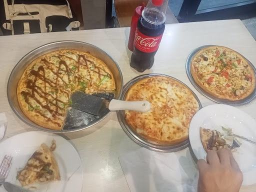 Mo’men & Pizza King 