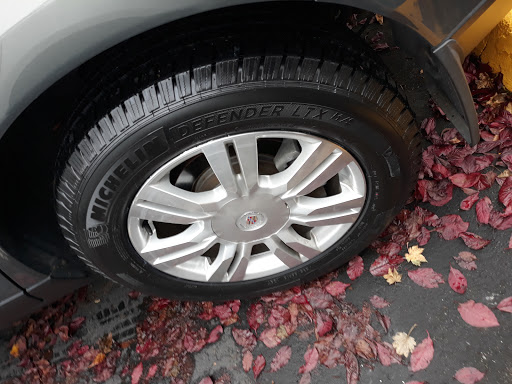 Tire Shop «Discount Tire Store - Kirkland, WA», reviews and photos, 12410 NE 124th St, Kirkland, WA 98034, USA