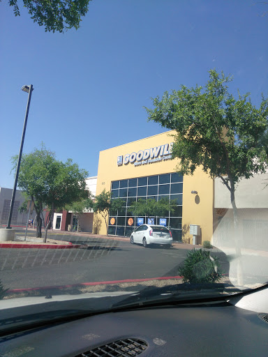 Thrift Store «Gilbert & Guadalupe Goodwill Retail Store & Donation Center», reviews and photos, 868 N Gilbert Rd, Gilbert, AZ 85234, USA