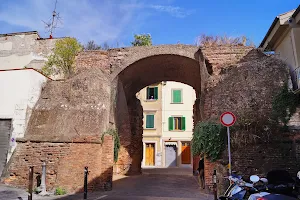 Porta Pisana image