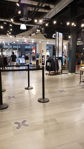 Clothing Store «The North Face», reviews and photos, 1 Garden State Plaza Blvd, Paramus, NJ 07652, USA