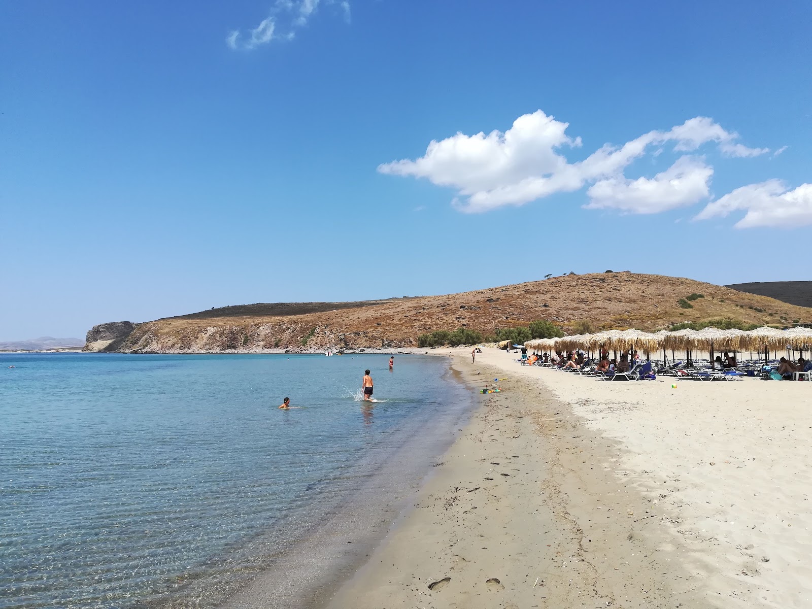Foto de Playa Chavouli con arena brillante superficie
