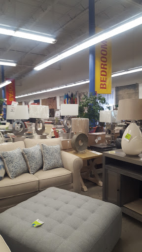 Outlet Store «Rooms To Go Outlet Furniture Store - Seffner», reviews and photos, 11540 E Highway 92, Seffner, FL 33584, USA