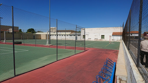 Frontón y Pistas Deportivas Municipales en Ribaforada, Navarra