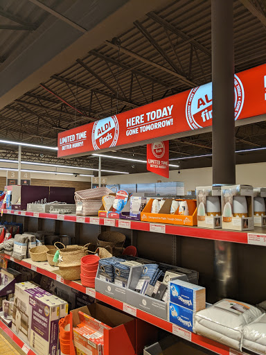 Supermarket «ALDI», reviews and photos, 1114 S Main St, West Bend, WI 53095, USA