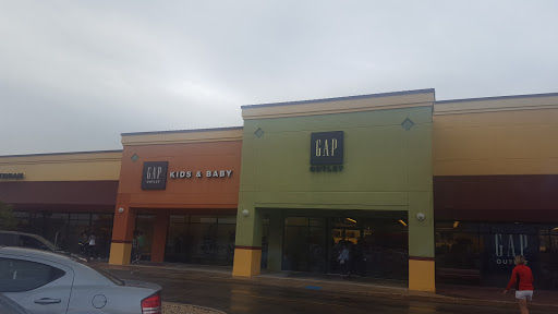 Shopping Mall «Johnson Creek Premium Outlets», reviews and photos, 575 Linmar Ln, Johnson Creek, WI 53038, USA