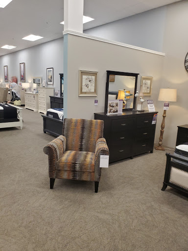 Furniture Store «Raymour & Flanigan Furniture and Mattress Store», reviews and photos, 100 Highland Ave, Seekonk, MA 02771, USA