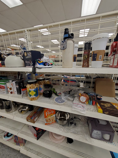 Clothing Store «Ross Dress for Less», reviews and photos, 1416 Towne Square Blvd NW, Roanoke, VA 24012, USA