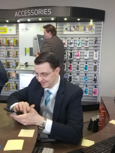 Cell Phone Store «Verizon Authorized Retailer – Cellular Sales», reviews and photos, 266 W Main St, Malone, NY 12953, USA