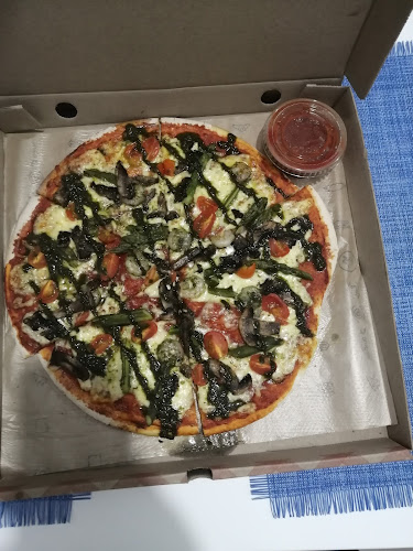 Familia Pizza - Colina