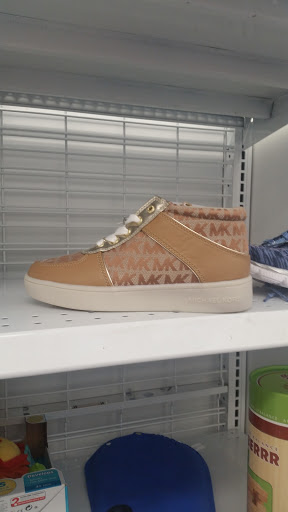 Clothing Store «Ross Dress for Less», reviews and photos, 1720 Douglas Rd, Oswego, IL 60543, USA