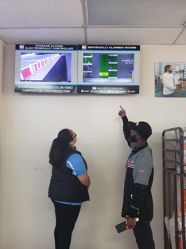 Truck Rental Agency «U-Haul Moving & Storage of Stone Mountain», reviews and photos, 4940 Memorial Dr, Stone Mountain, GA 30083, USA