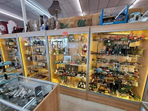 Clothing Store «Ross Dress for Less», reviews and photos, 240 N Courtenay Pkwy, Merritt Island, FL 32953, USA